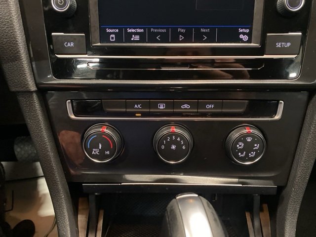 Used 2019 Volkswagen Golf S image 19