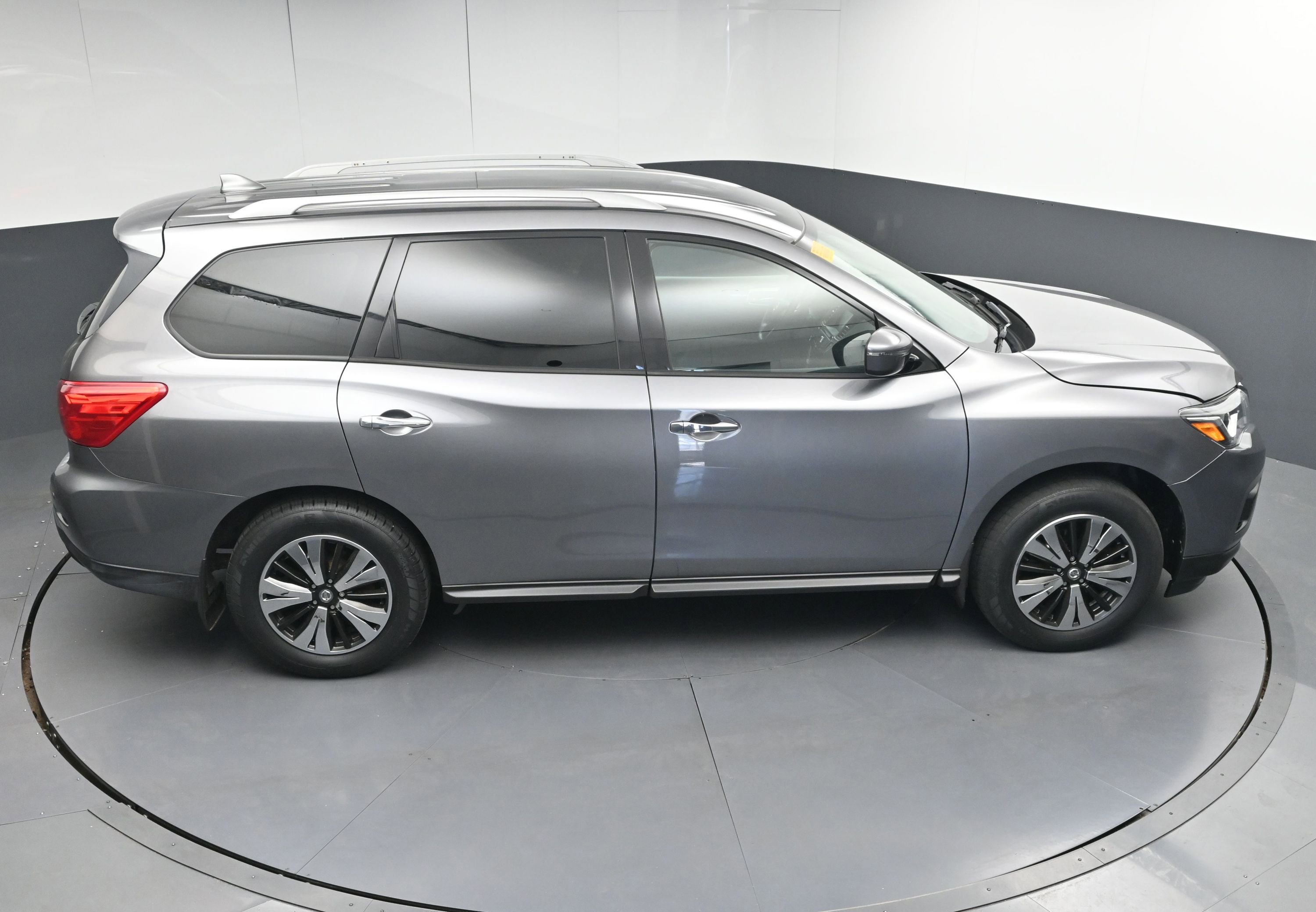 Used 2020 Nissan Pathfinder S image 39