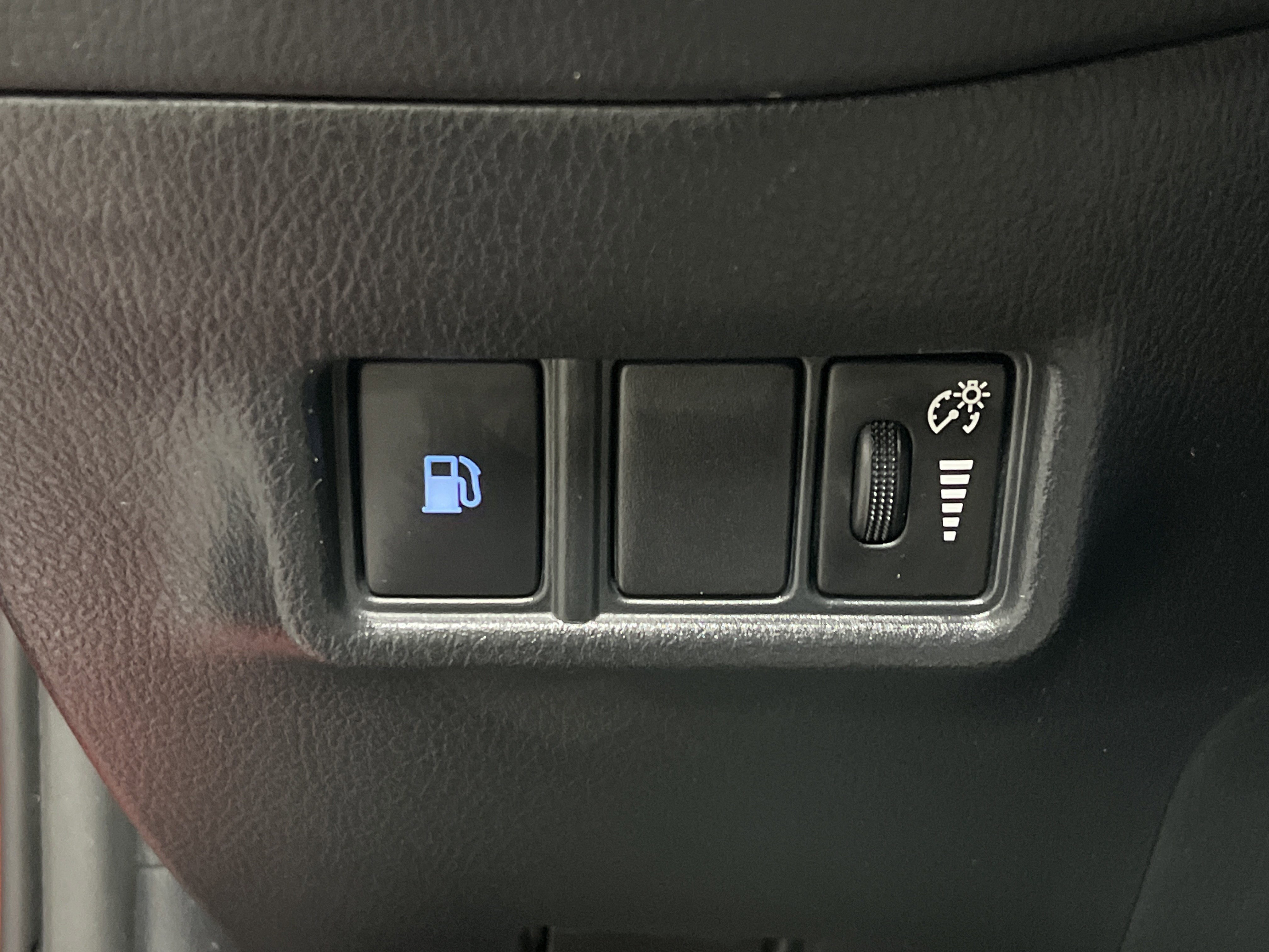 Used 2022 Toyota C-HR XLE image 34