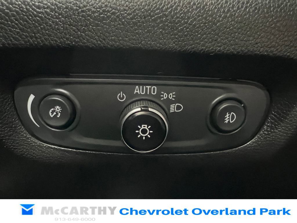 Used 2021 Chevrolet Traverse LT image 17