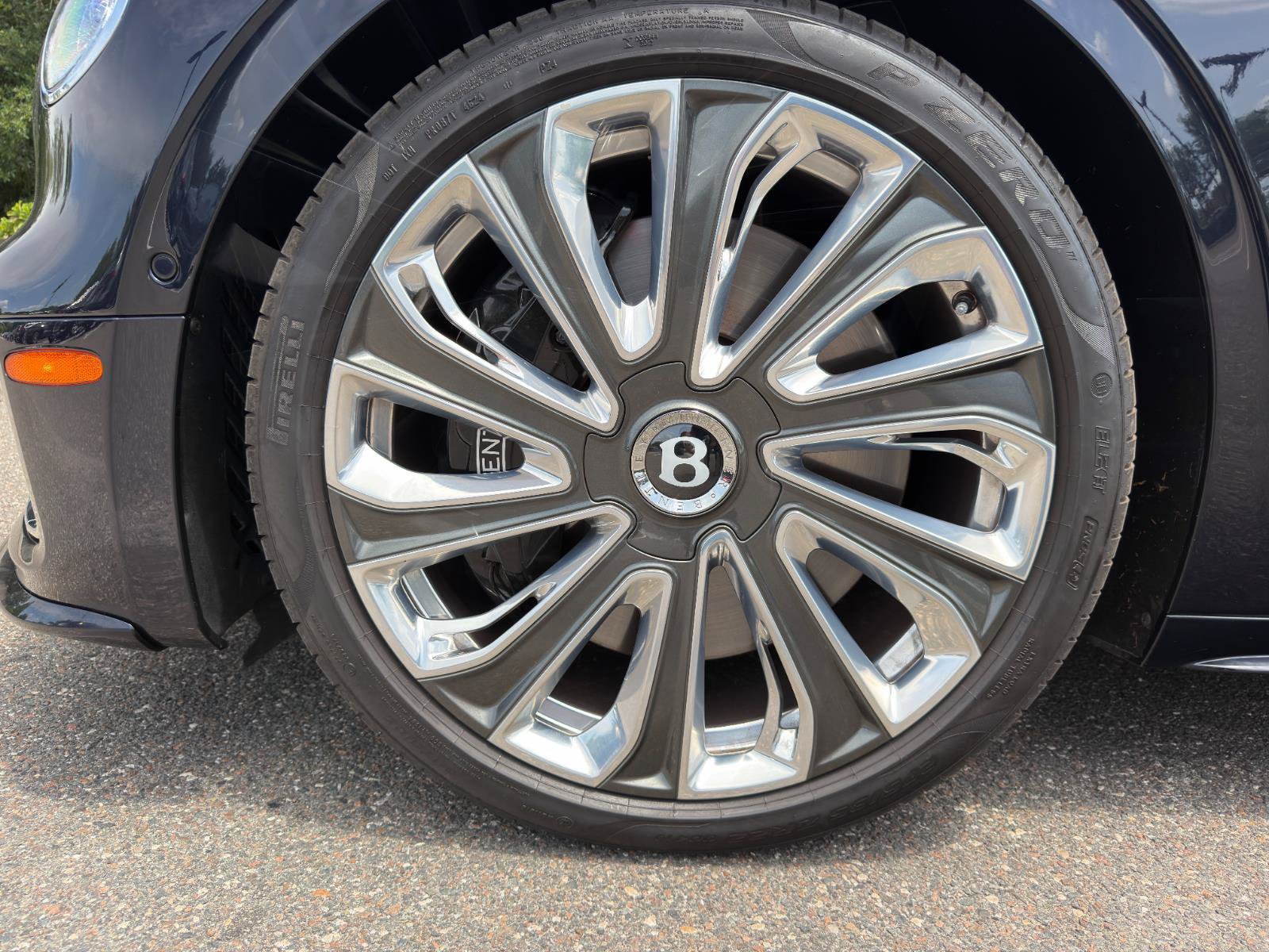 Used 2025 Bentley Flying Spur Plug-In Hybrid AWD/4WD image 15