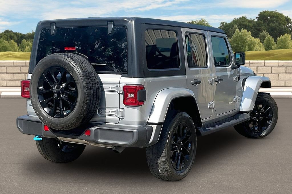 Used 2023 Jeep Wrangler Unlimited Sahara AWD/4WD image 12