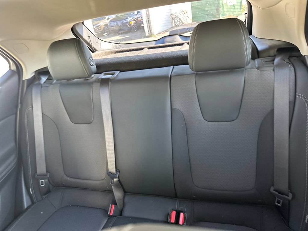 Used 2022 Buick Encore GX Preferred w/ Cold Weather Comfort Package AWD/4WD image 19