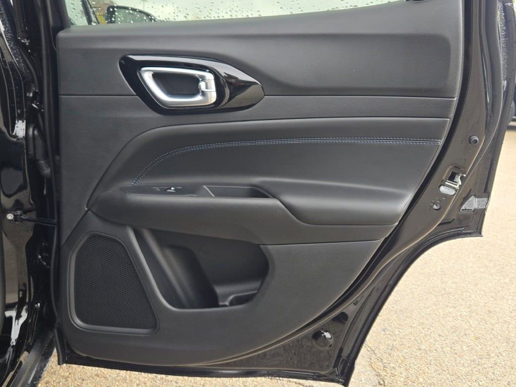New 2026 Jeep Compass Limited w/ Limited Altitude Pack image 12