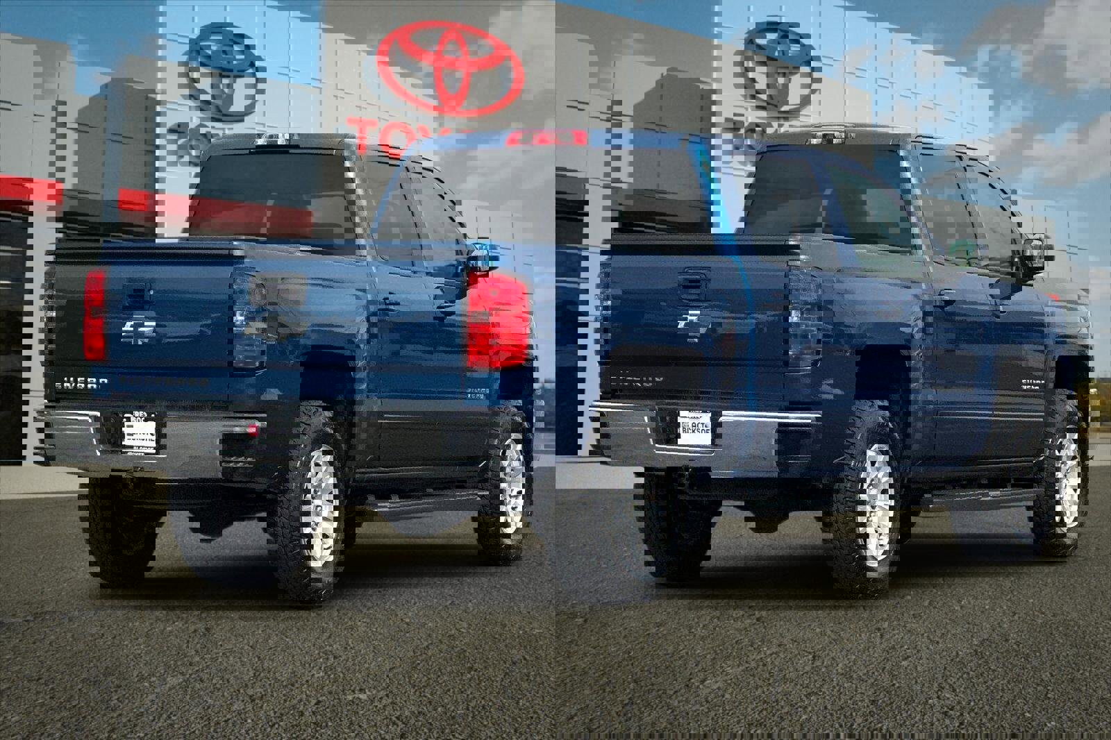 Used 2018 Chevrolet Silverado 1500 LT w/ All Star Edition image 3