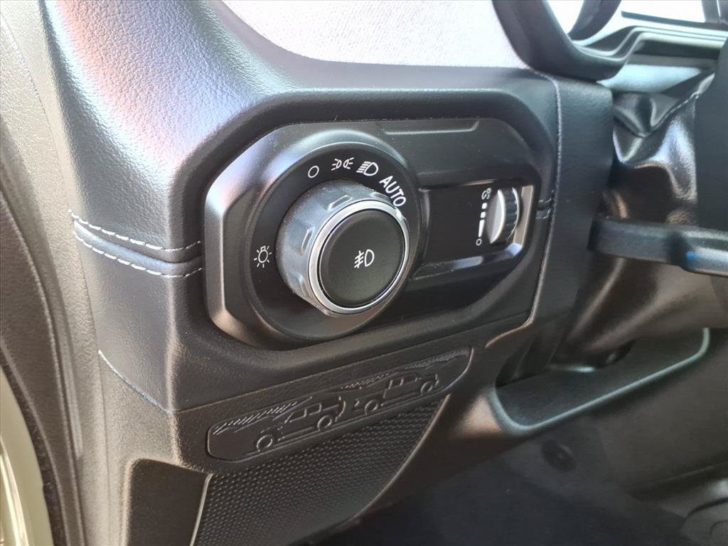 Used 2026 Jeep Wrangler Unlimited Sahara AWD/4WD image 21