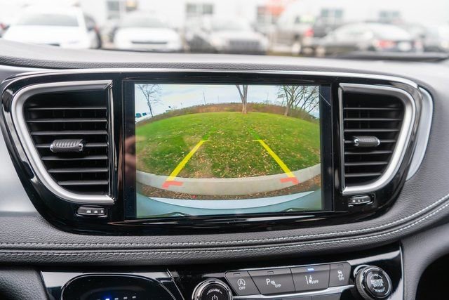 New 2026 Chrysler Pacifica Limited w/ Uconnect Theater Family Group image 18
