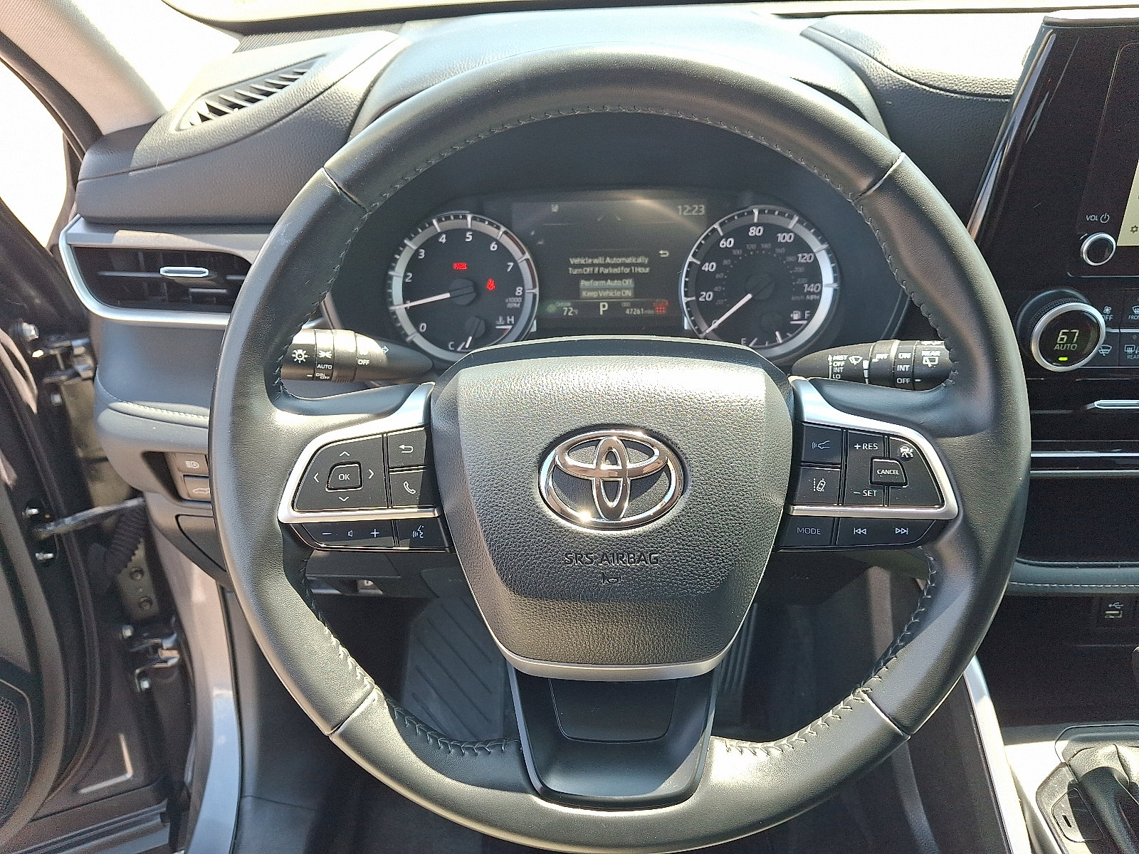 Used 2024 Toyota Highlander LE AWD/4WD image 19