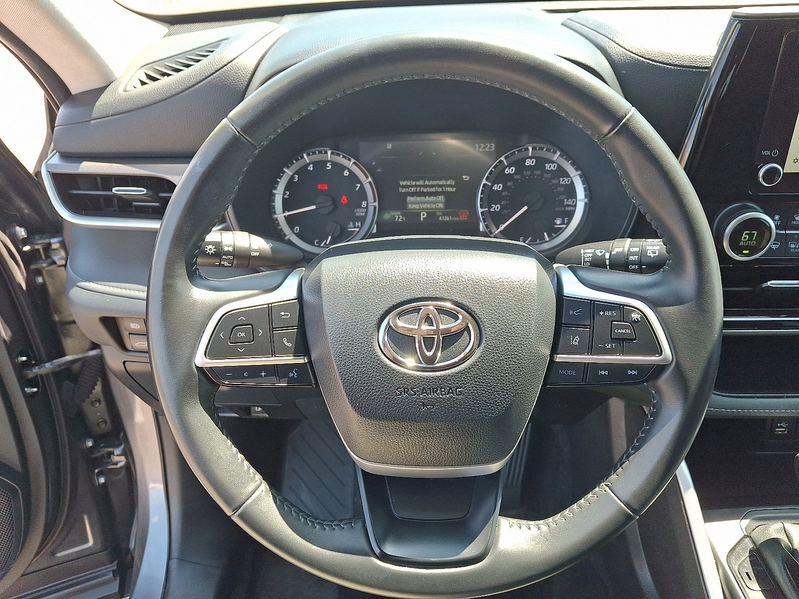 Used 2024 Toyota Highlander LE AWD/4WD image 19