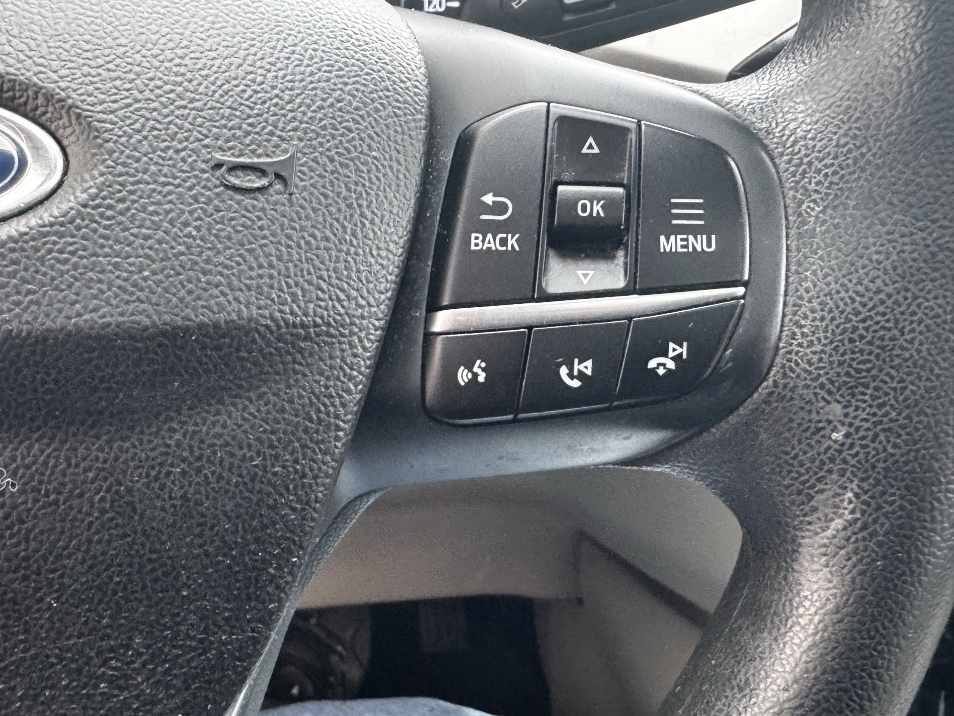 Used 2020 Ford Escape SE image 22