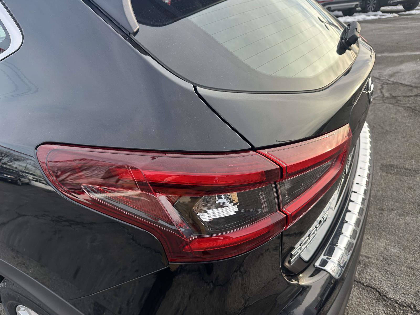 Used 2022 Nissan Rogue Sport SV image 9