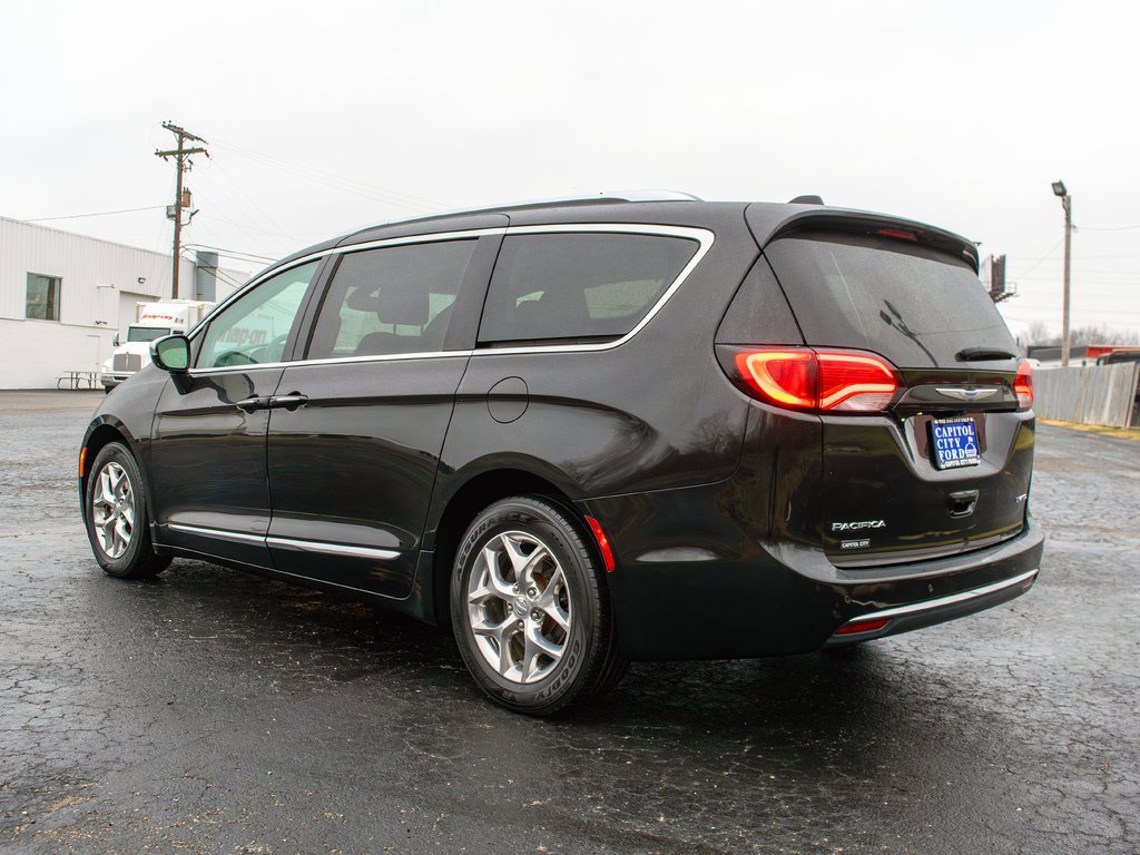 Used 2018 Chrysler Pacifica Limited image 8