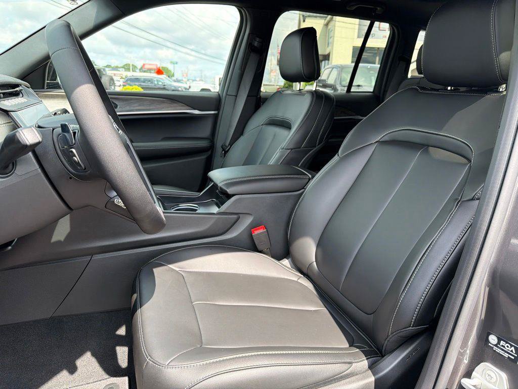 New 2026 Jeep Grand Cherokee Limited w/ Limited Altitude Package RWD image 31