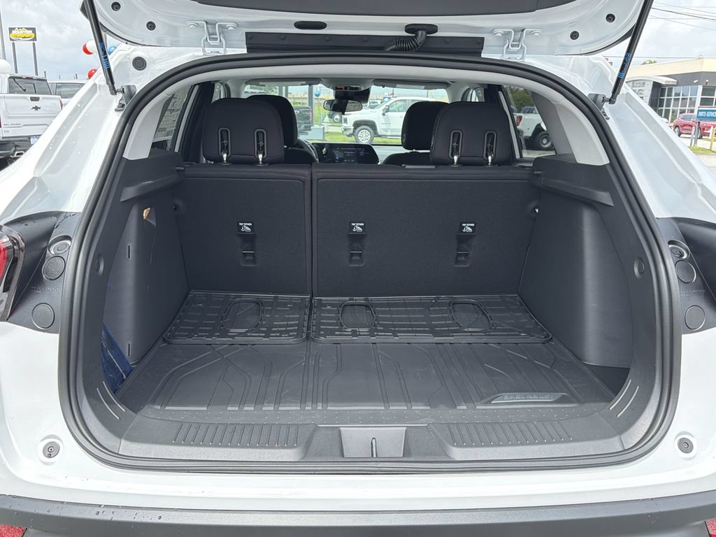 New 2026 Chevrolet Trax LS w/ LS Convenience Package FWD image 16