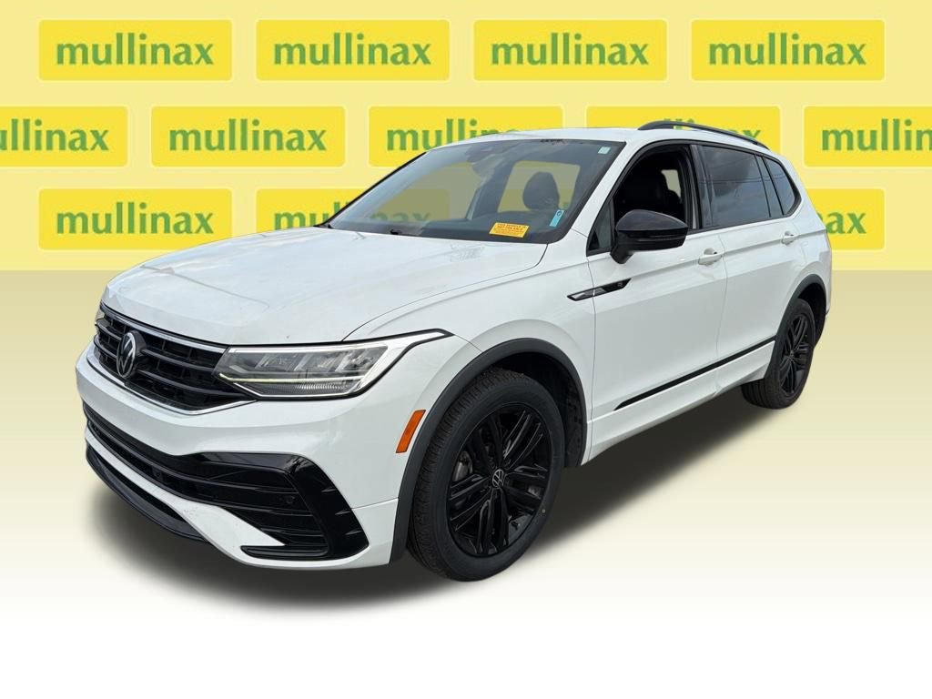 Used 2022 Volkswagen Tiguan SE R-Line image 4