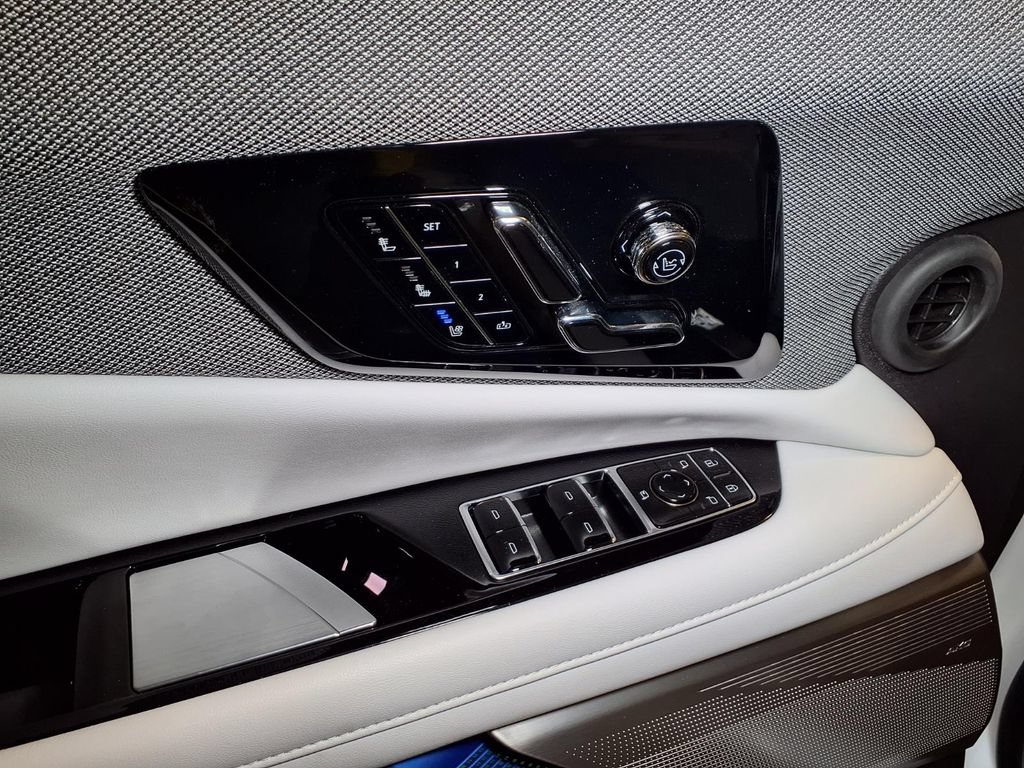Certified 2025 Cadillac Optiq Luxury 2 w/ LPO, Floor Liner Package AWD/4WD image 12