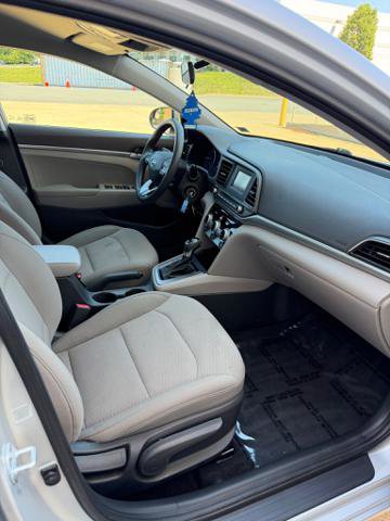 Used 2019 Hyundai Elantra SE FWD image 12
