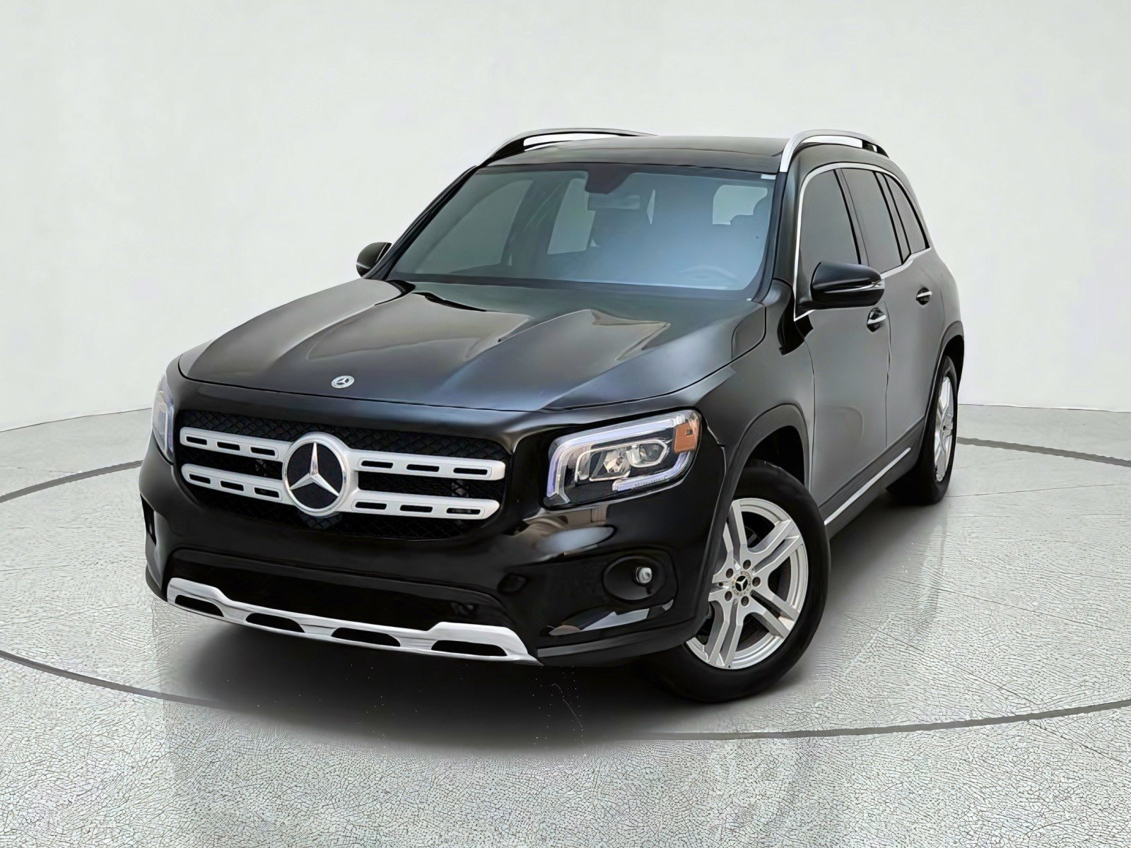 Used 2023 Mercedes-Benz GLB 250 image 2