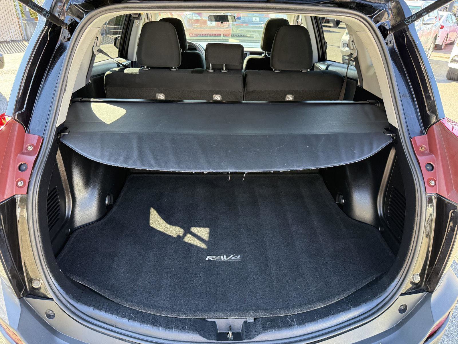 Used 2013 Toyota RAV4 XLE image 18