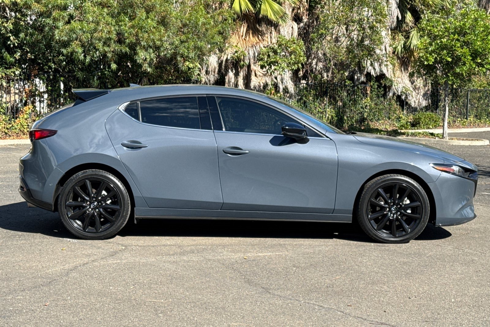 Used 2021 MAZDA MAZDA3 Hatchback w/Premium Plus Pkg image 2