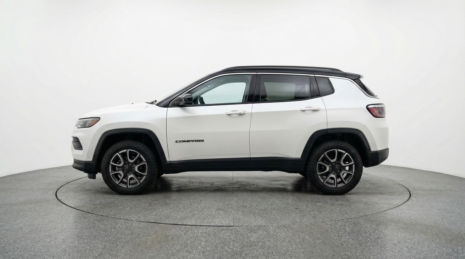 Used 2025 Jeep Compass Trailhawk AWD/4WD image 5