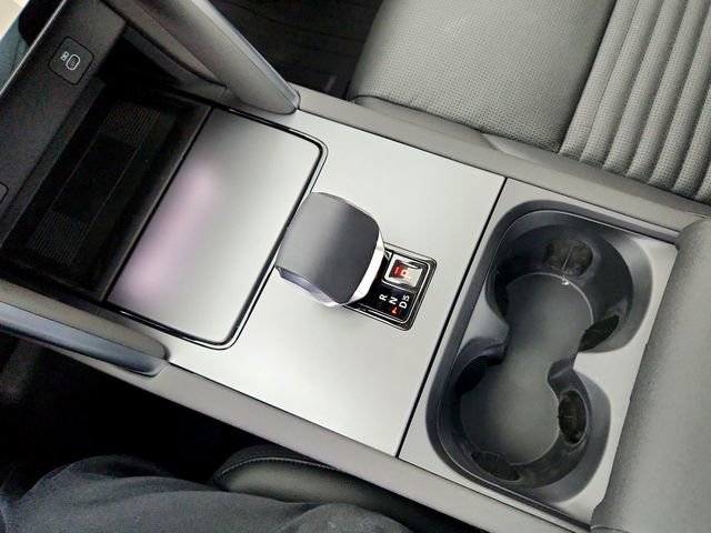 Used 2025 Land Rover Discovery Sport S image 24