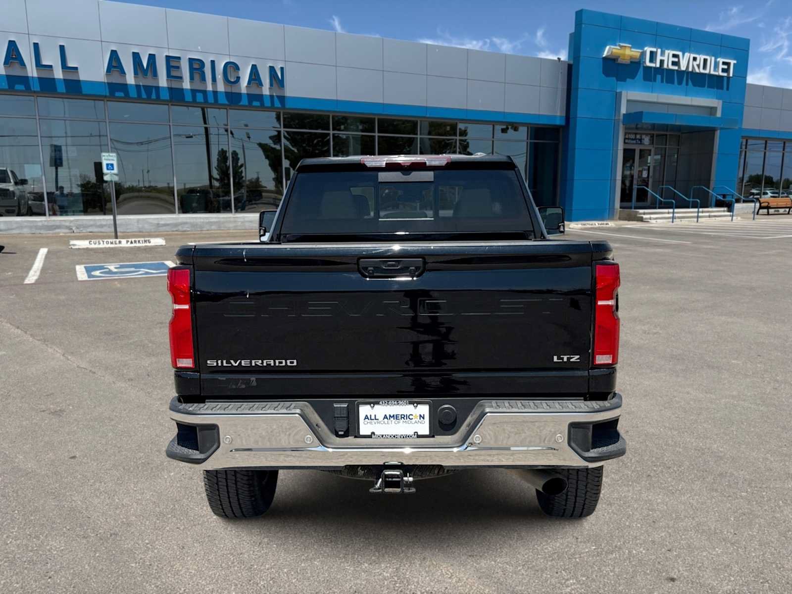 Used 2024 Chevrolet Silverado 3500 LTZ w/ LTZ Convenience Package AWD/4WD image 7