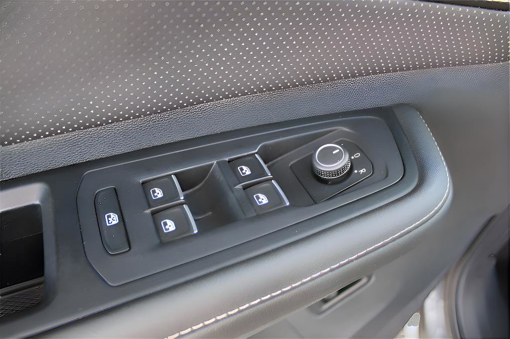 Used 2024 Volkswagen Atlas Cross Sport SE image 30