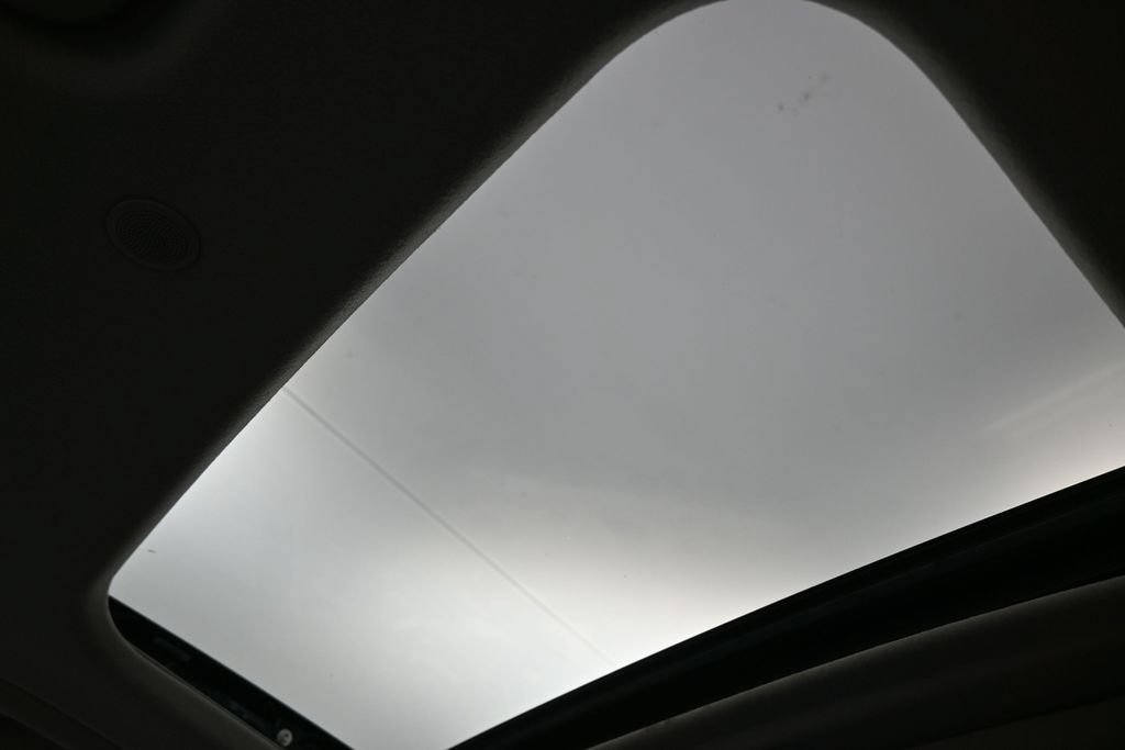 Used 2022 Hyundai Venue SEL FWD image 23