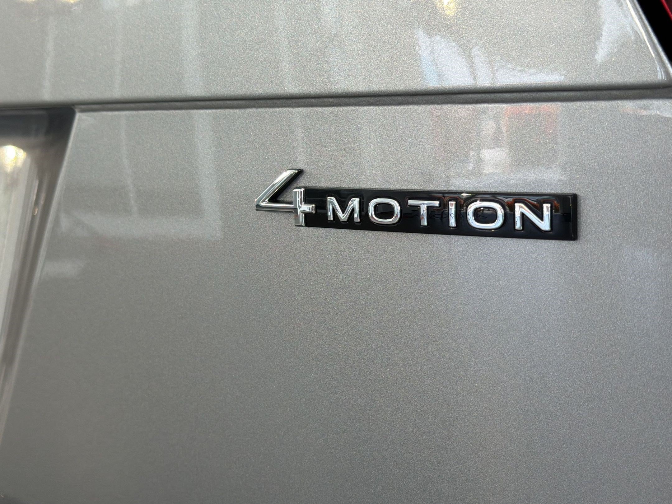 Certified 2024 Volkswagen Tiguan SE R-Line AWD/4WD image 35