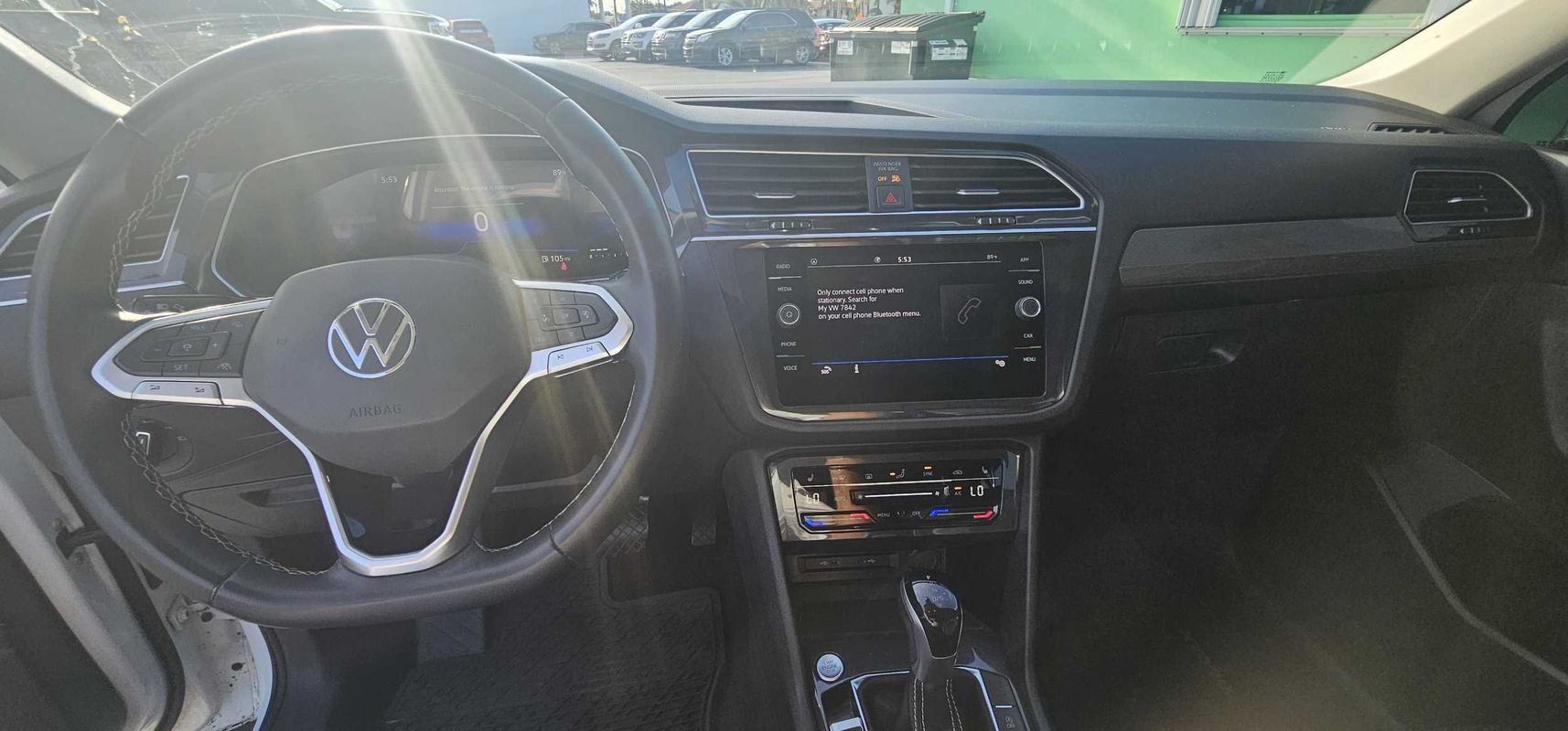 Used 2024 Volkswagen Tiguan SE w/ Panoramic Sunroof Package FWD image 17