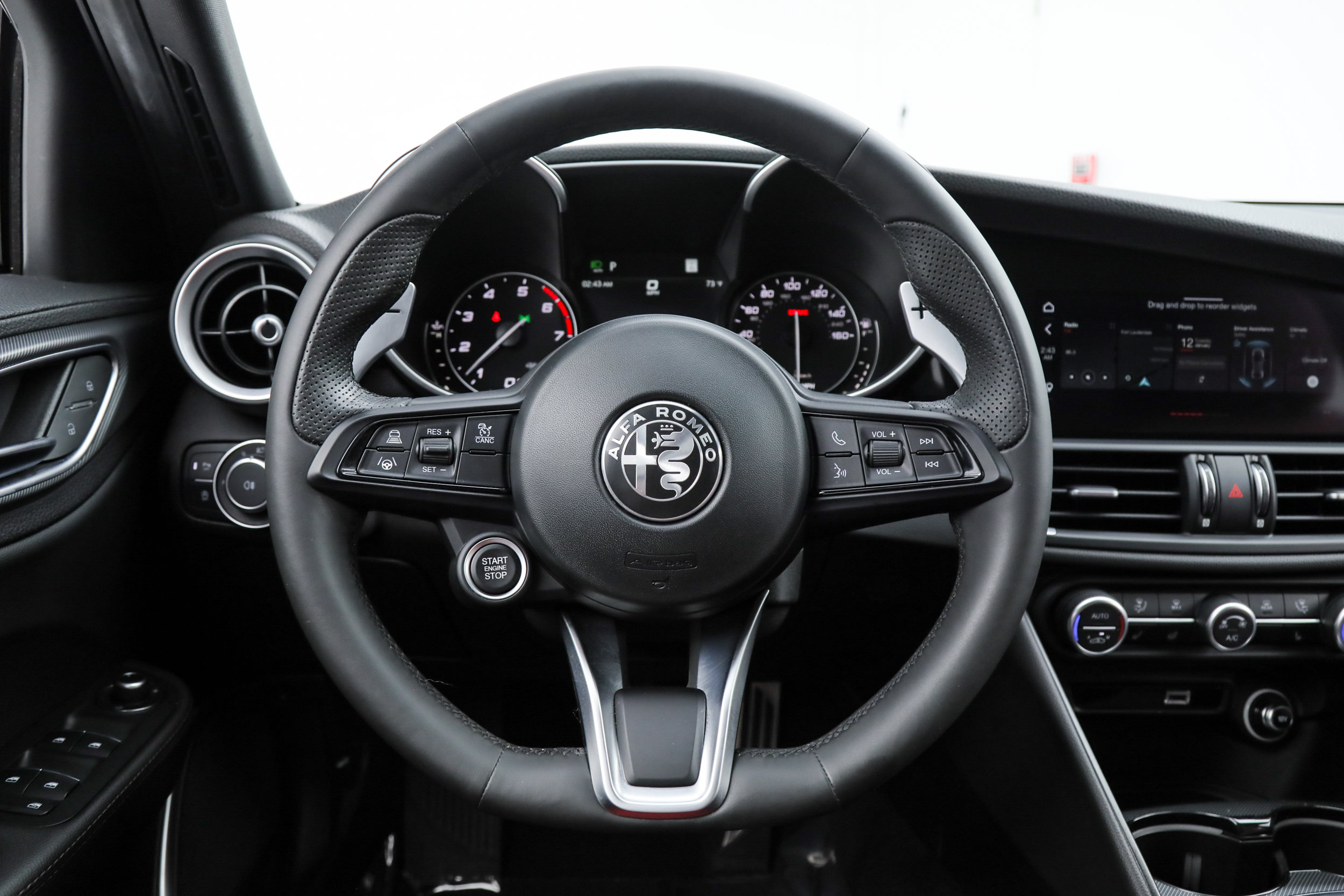 Used 2023 Alfa Romeo Giulia Veloce RWD image 17