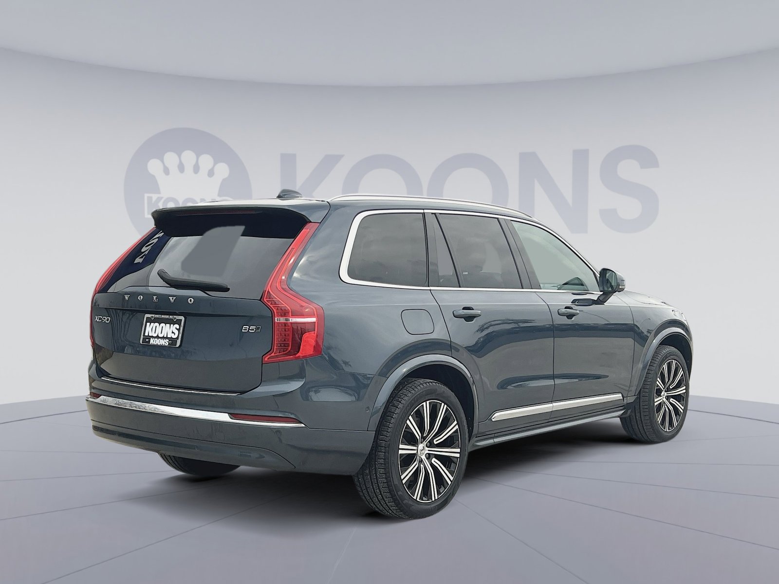 Used 2023 Volvo XC90 B5 Plus w/ Protection Package image 7