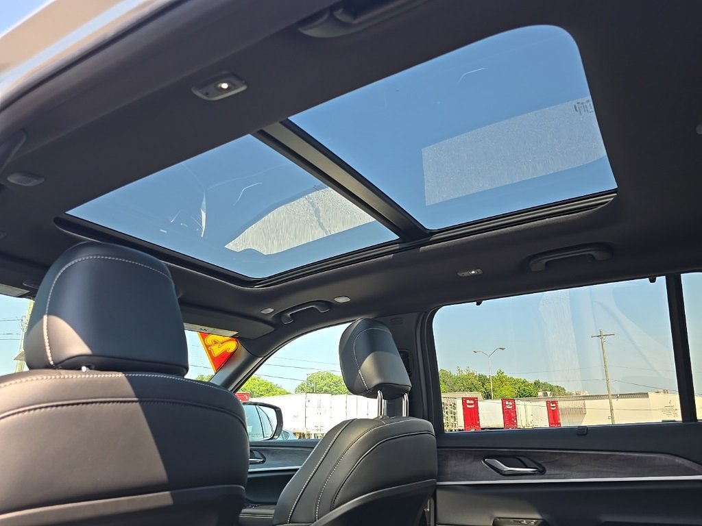 New 2025 Jeep Grand Cherokee L Limited w/ Luxury Tech Group II image 20