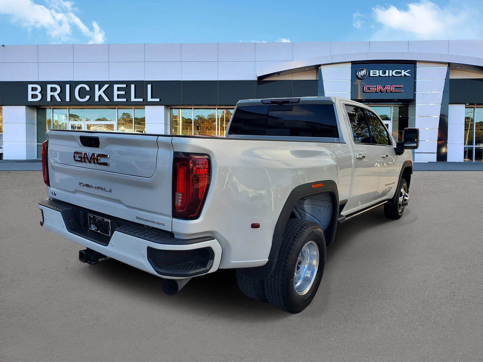 Used 2023 GMC Sierra 3500 Denali w/ Denali Ultimate Package image 3