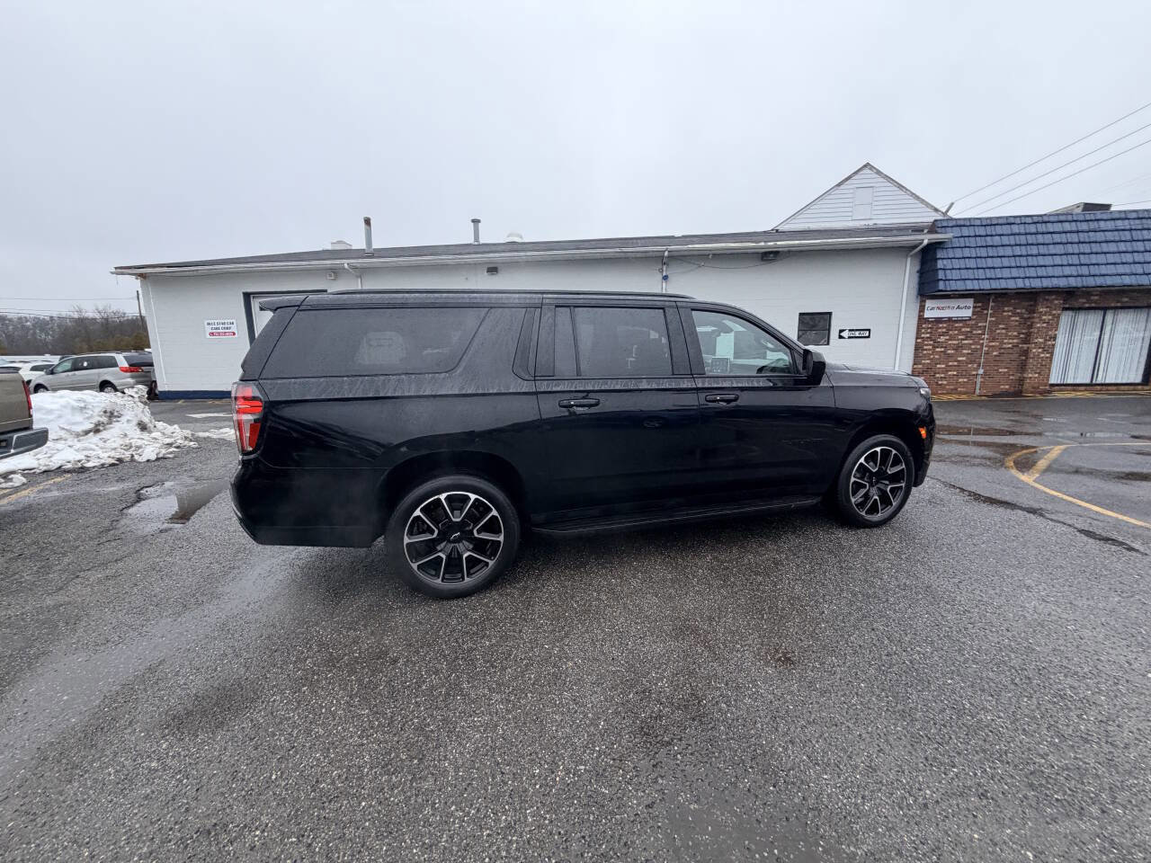 Used 2021 Chevrolet Suburban RST image 9