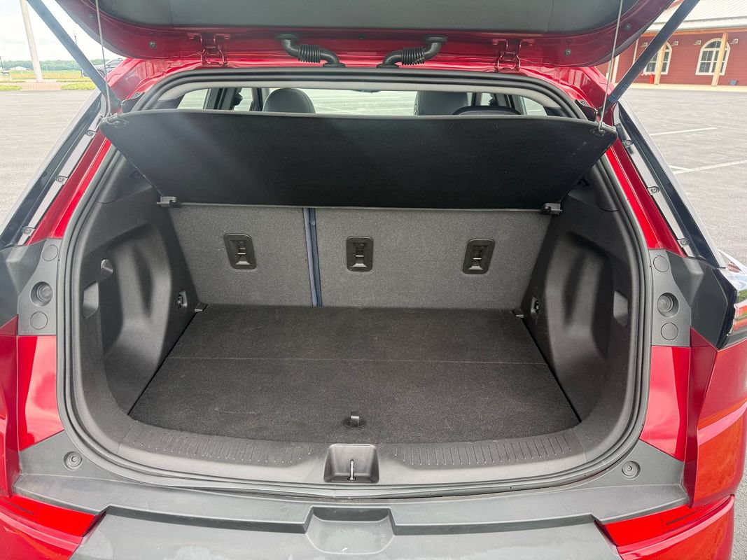 Used 2022 Chevrolet Bolt EUV Premier w/ Sun & Sound Package FWD image 9