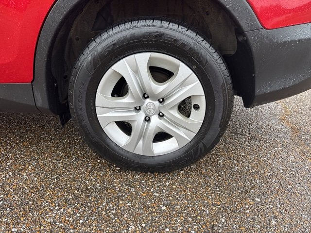 Used 2015 Toyota RAV4 LE image 9