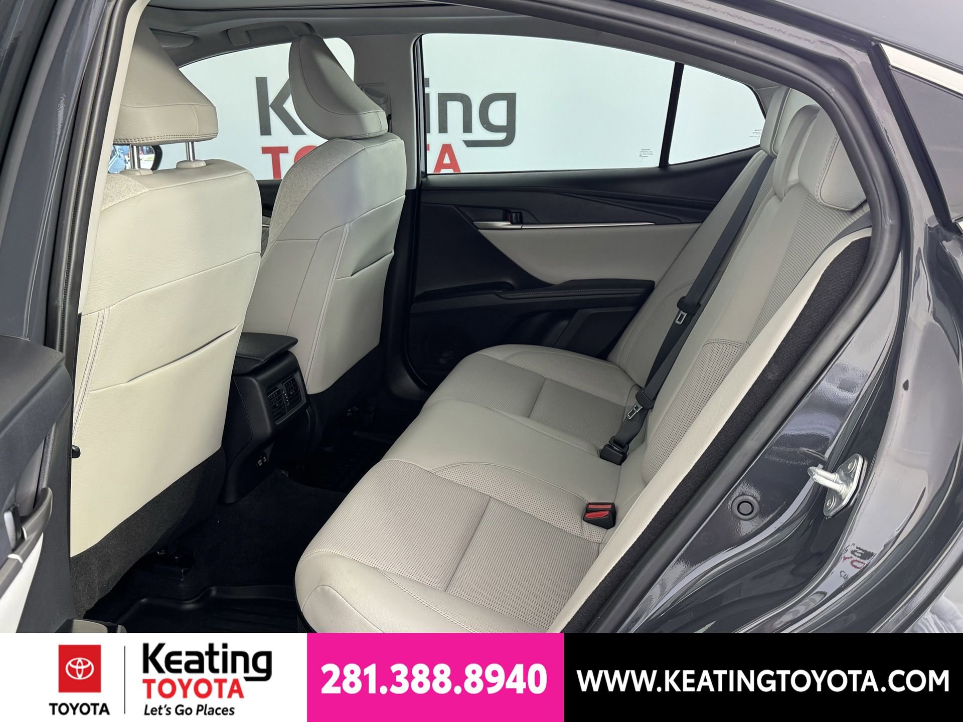 Used 2025 Toyota Camry XLE FWD image 17