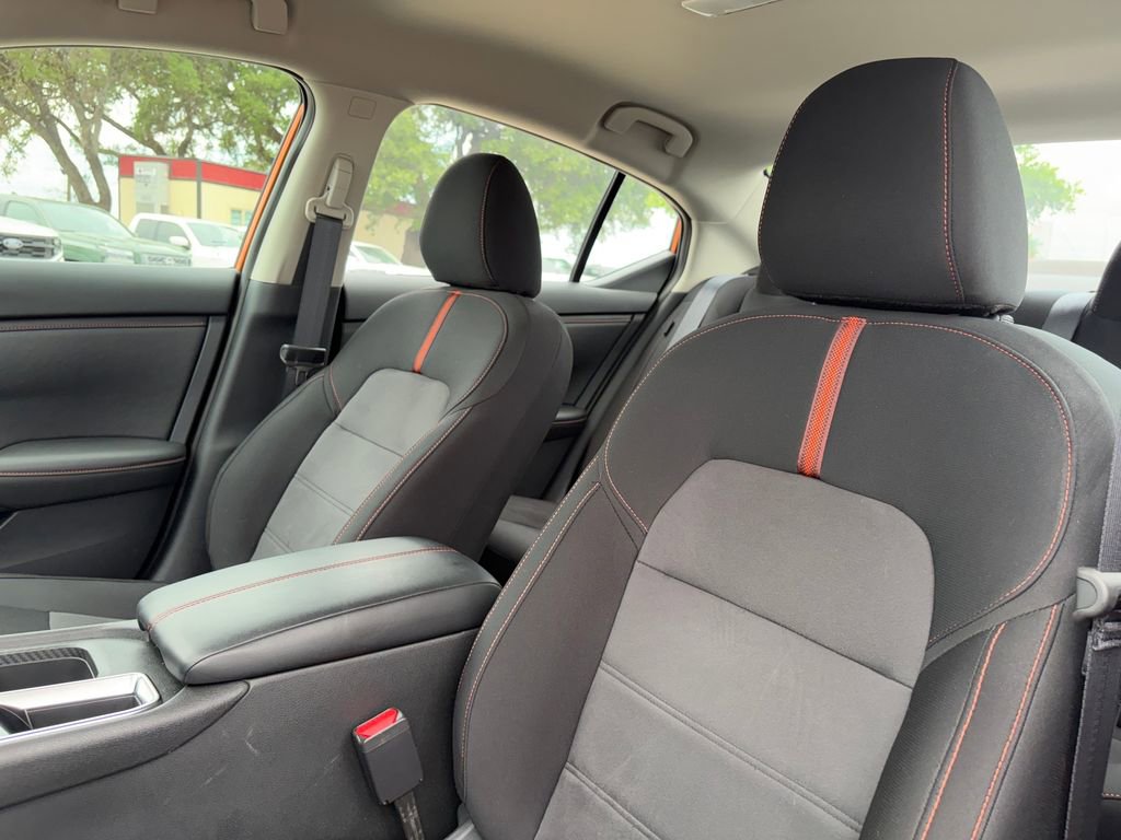 Used 2025 Nissan Sentra SR FWD image 10