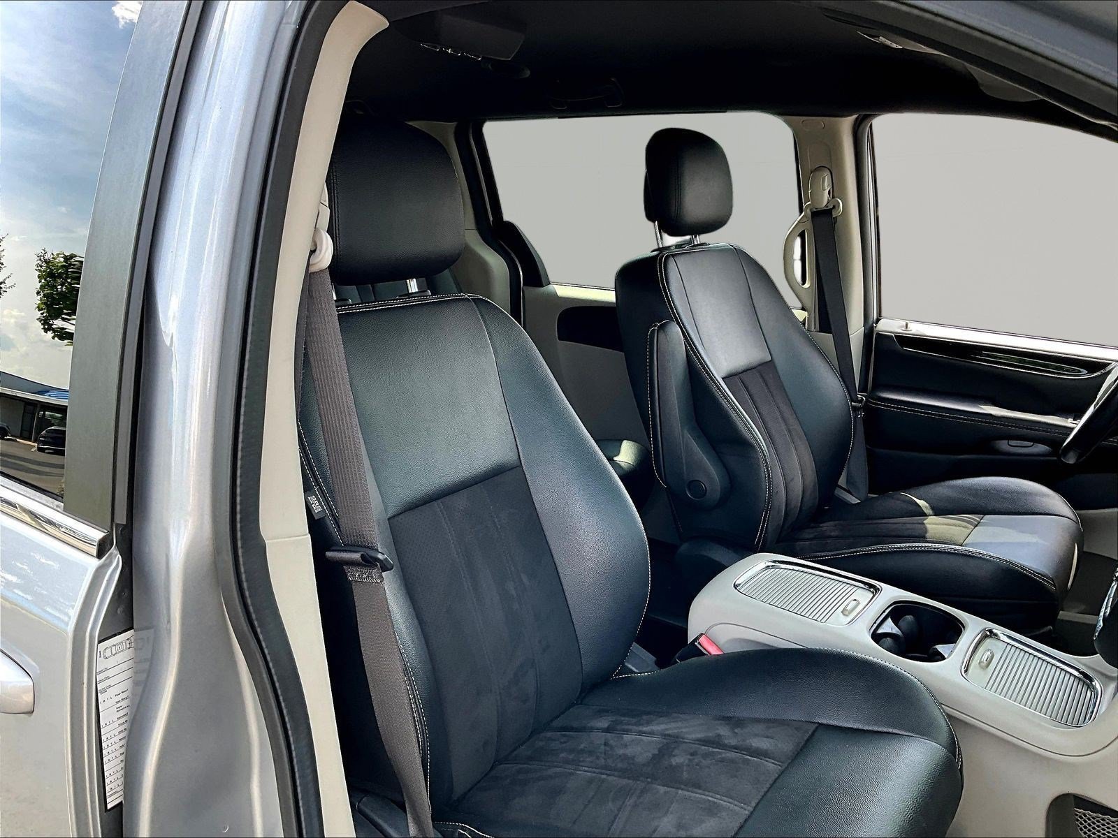 Used 2020 Dodge Grand Caravan SXT FWD image 29