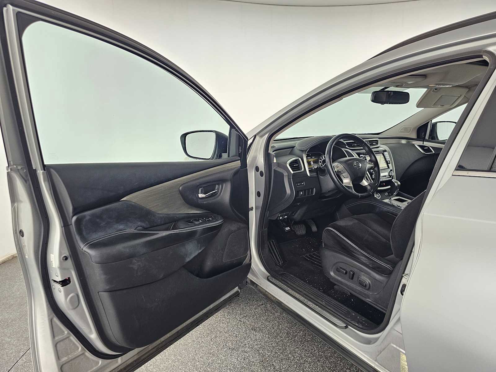 Used 2018 Nissan Murano SV w/ Premium Package FWD image 19