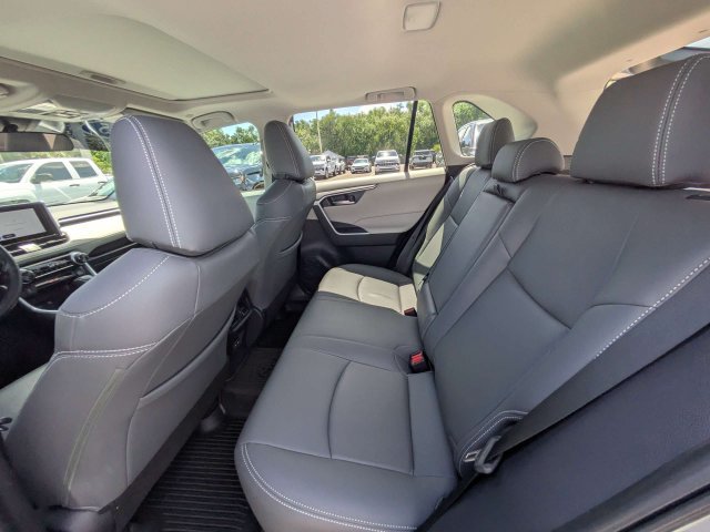 Used 2025 Toyota RAV4 XLE w/ Convenience Package FWD image 16