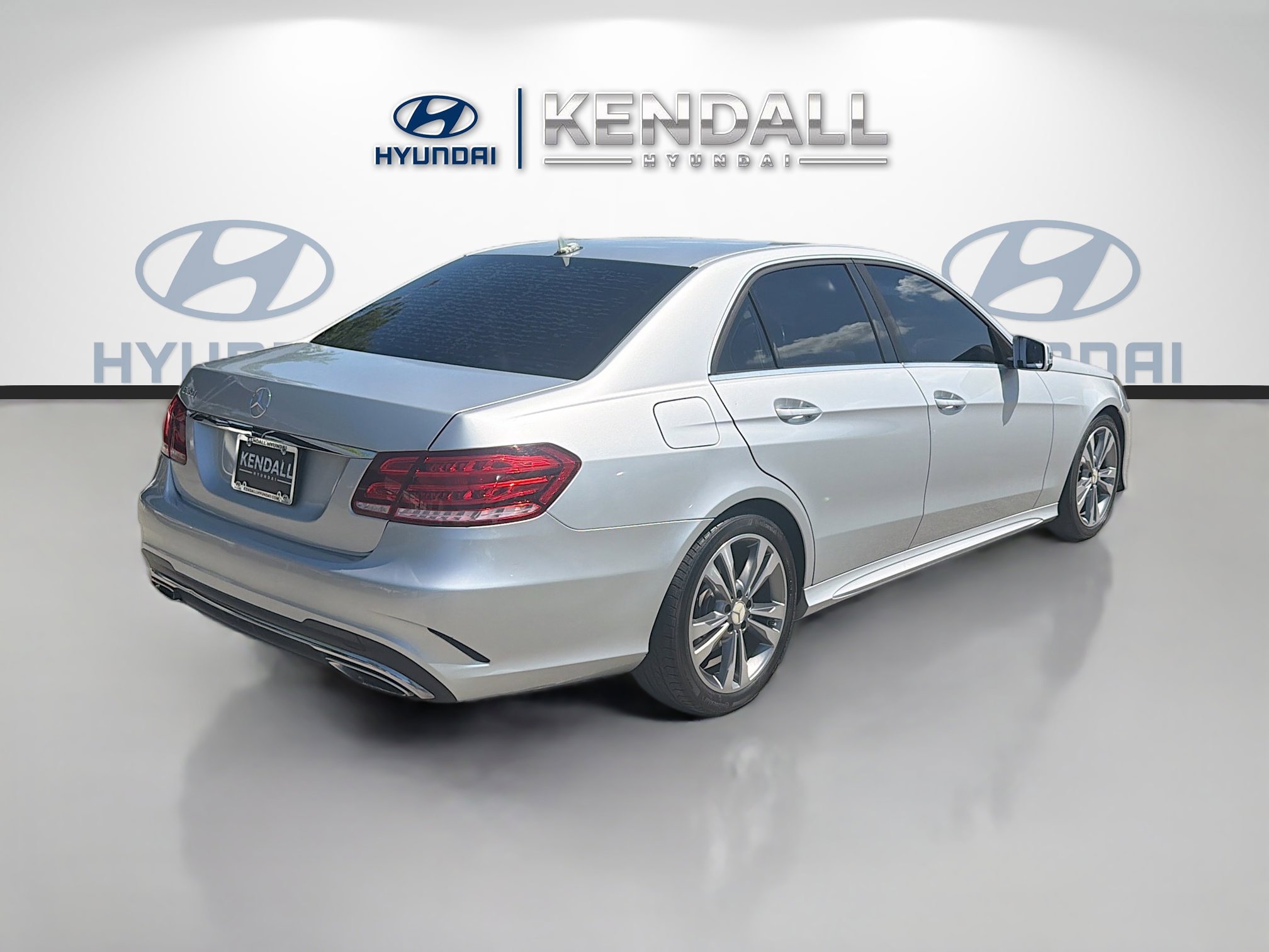 Used 2016 Mercedes-Benz E 350 Sedan w/ Premium Package image 6