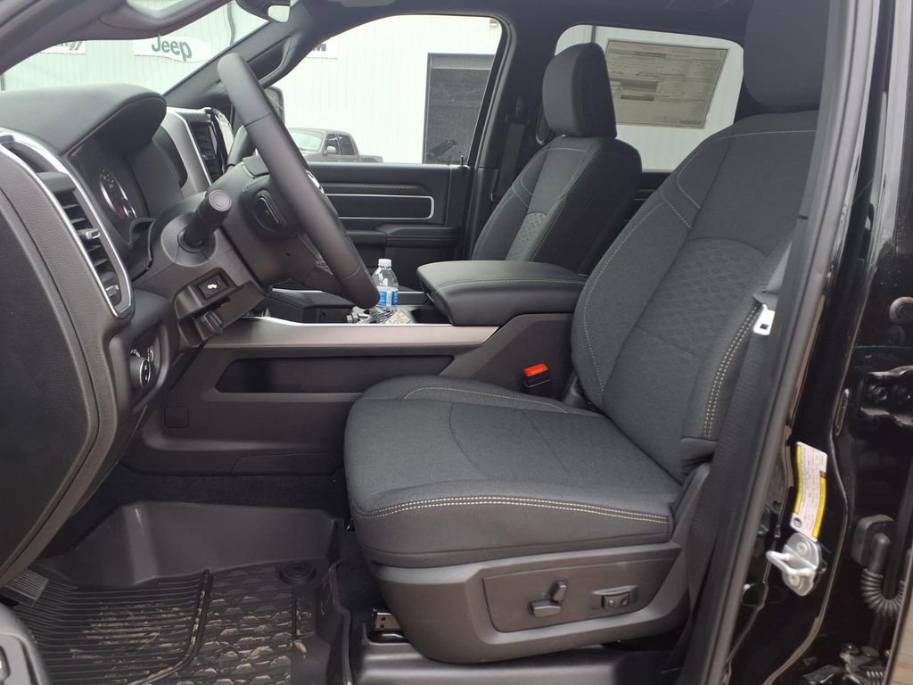 New 2026 RAM 3500 Big Horn AWD/4WD image 7