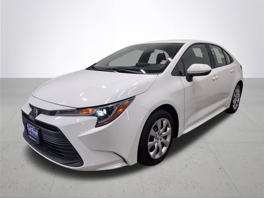 Used 2023 Toyota Corolla LE image 2