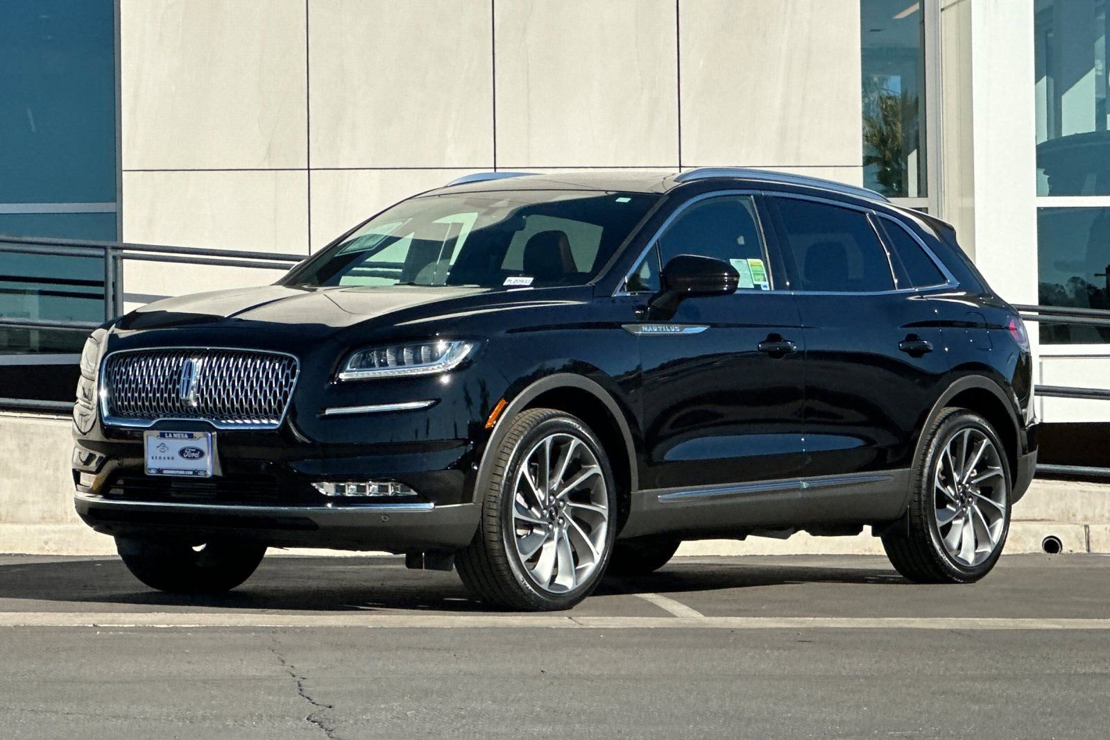 Used 2023 Lincoln Nautilus Reserve w/ Equipment Group 202A image 7