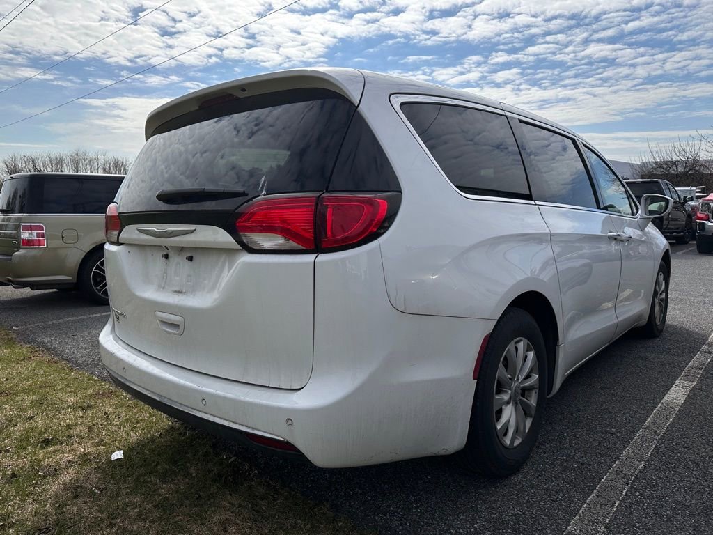 Used 2018 Chrysler Pacifica Touring Plus image 4