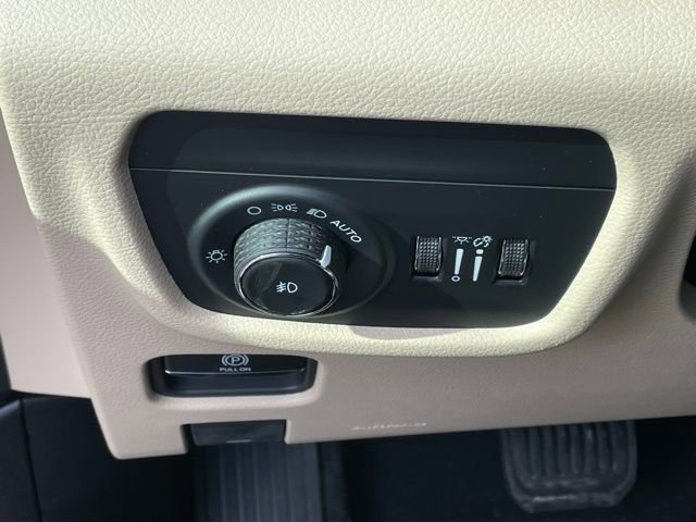 New 2025 Jeep Grand Cherokee Limited image 28