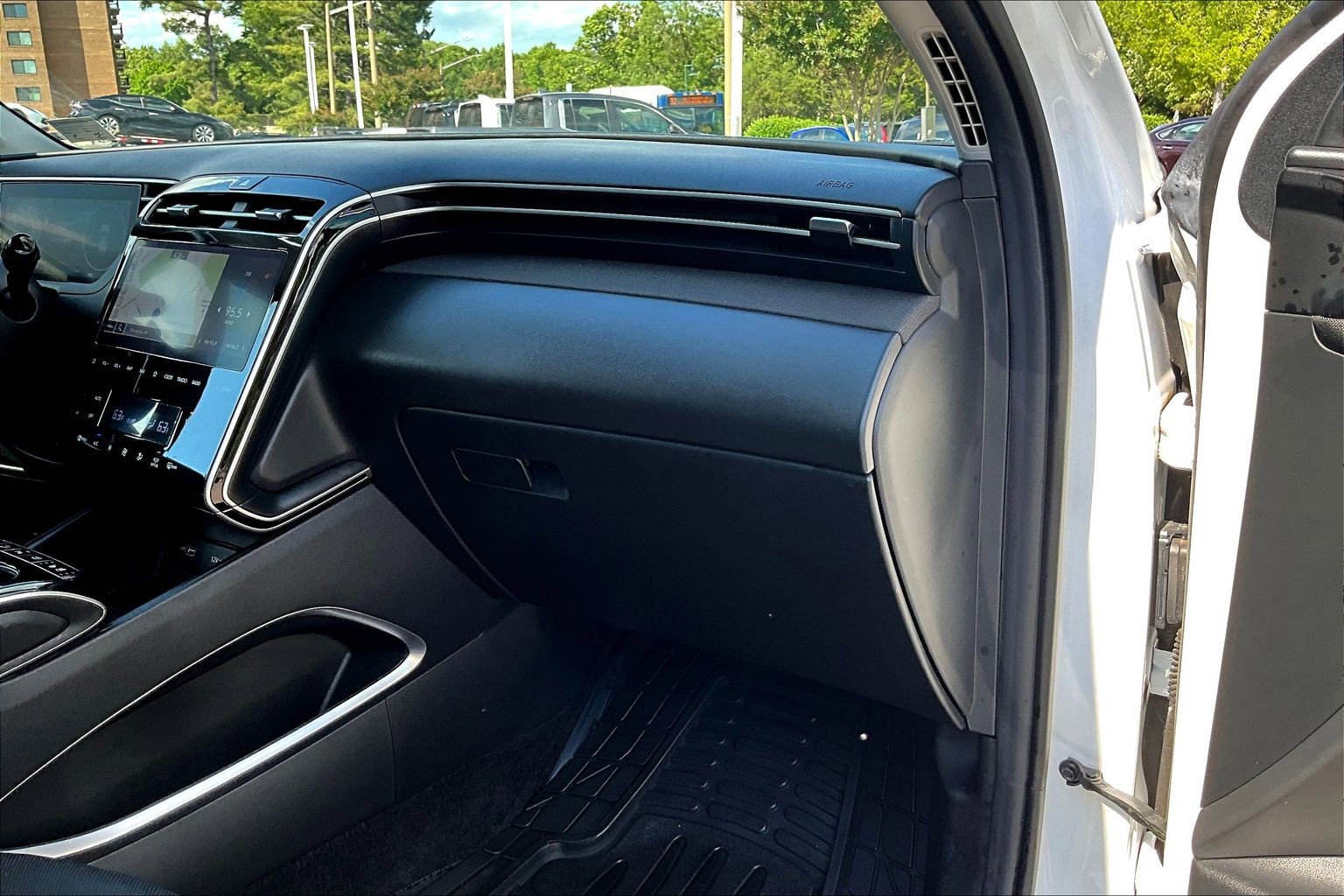 Used 2022 Hyundai Tucson Limited w/ Cargo Package FWD image 16